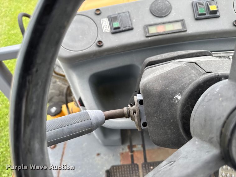 image for item FB5741 1999 New Holland 555E backhoe