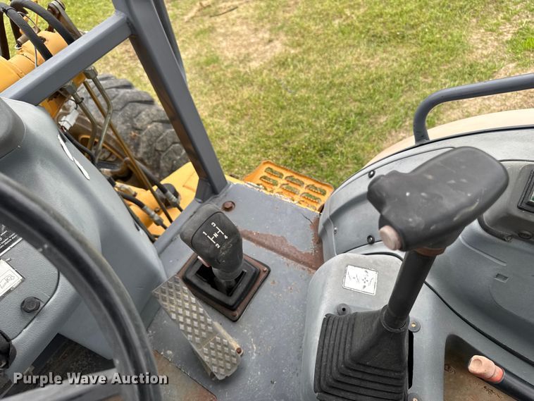 image for item FB5741 1999 New Holland 555E backhoe