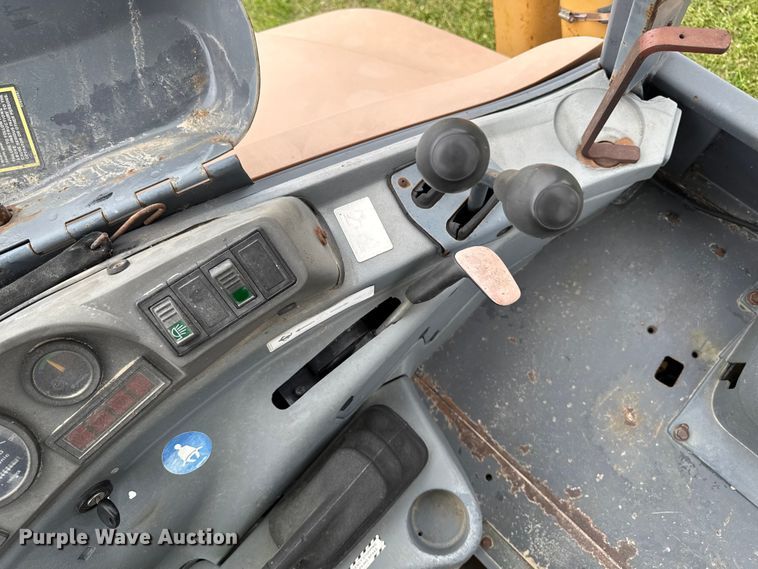 image for item FB5741 1999 New Holland 555E backhoe