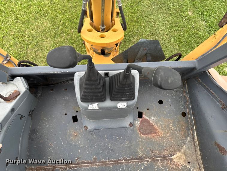 image for item FB5741 1999 New Holland 555E backhoe
