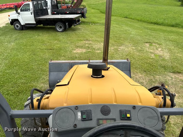 image for item FB5741 1999 New Holland 555E backhoe
