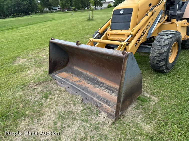 image for item FB5741 1999 New Holland 555E backhoe