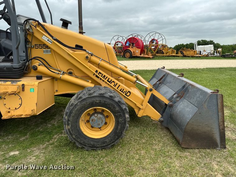 image for item FB5741 1999 New Holland 555E backhoe