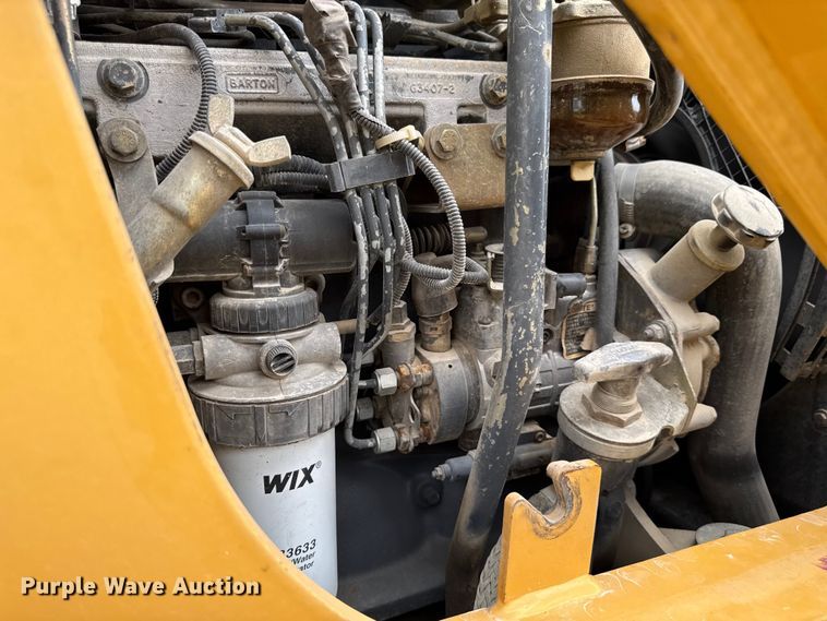 image for item FB5741 1999 New Holland 555E backhoe