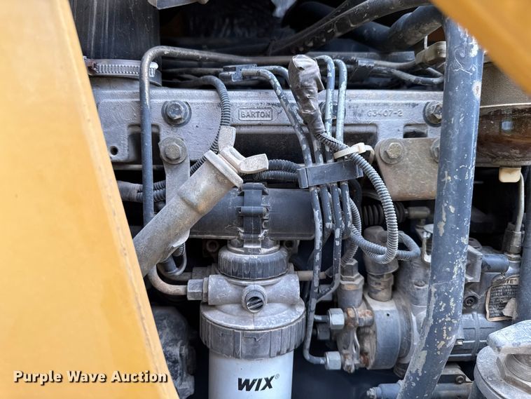 image for item FB5741 1999 New Holland 555E backhoe