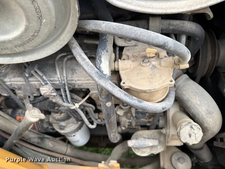 image for item FB5741 1999 New Holland 555E backhoe