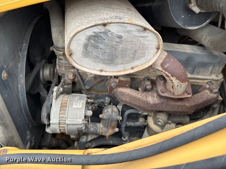 image for item FB5741 1999 New Holland 555E backhoe