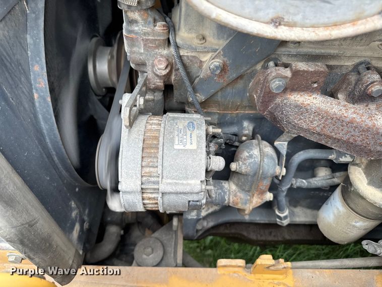 image for item FB5741 1999 New Holland 555E backhoe