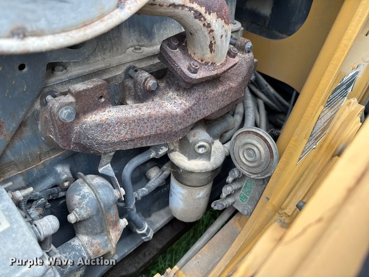 image for item FB5741 1999 New Holland 555E backhoe