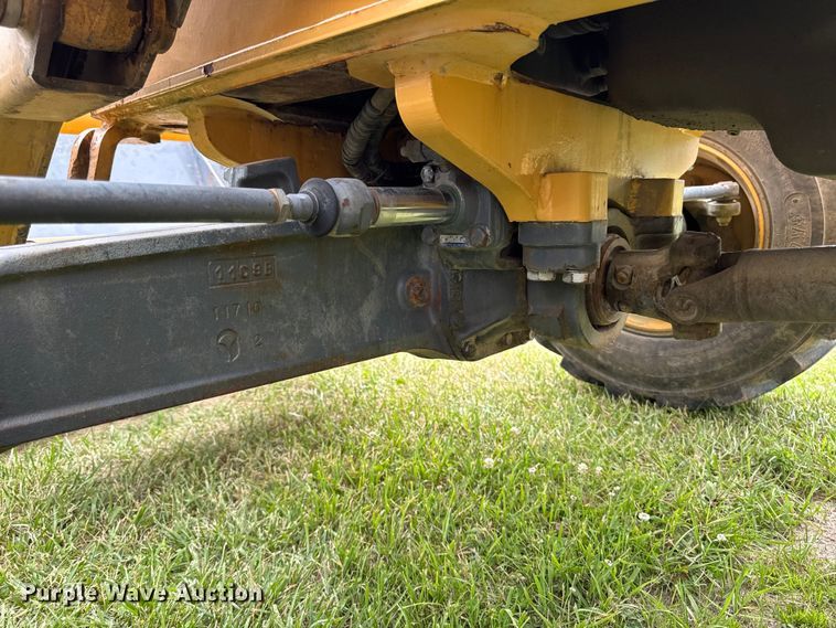 image for item FB5741 1999 New Holland 555E backhoe