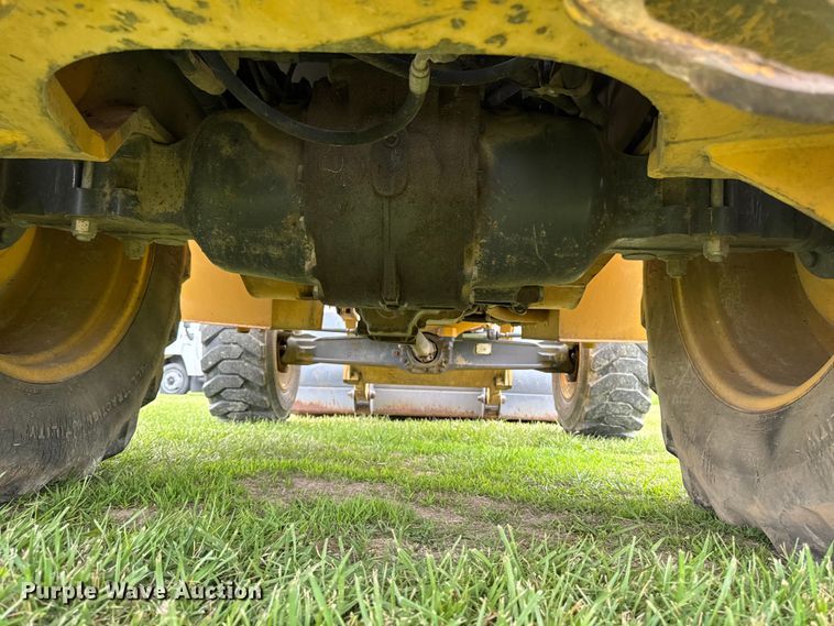 image for item FB5741 1999 New Holland 555E backhoe