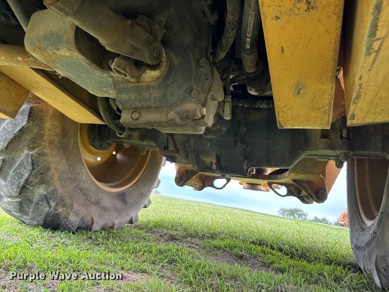 image for item FB5741 1999 New Holland 555E backhoe