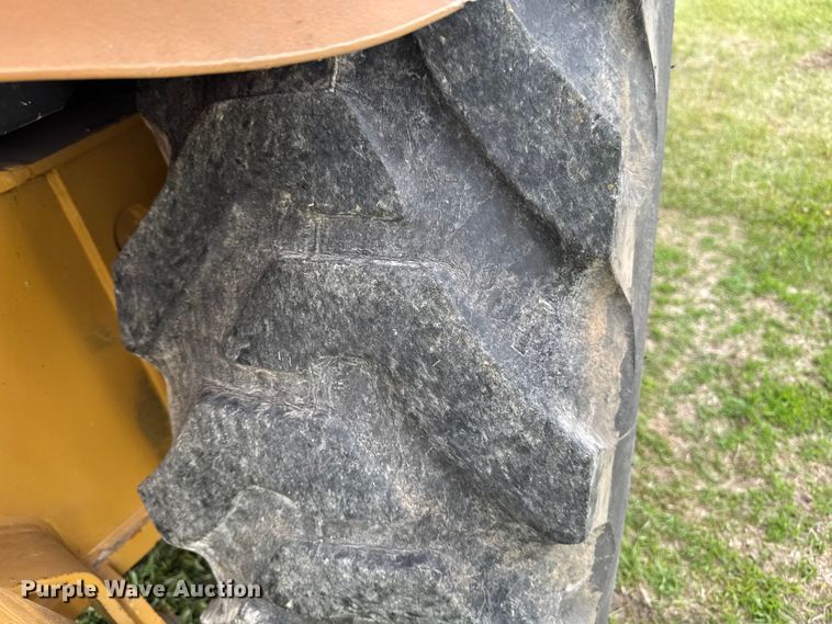 image for item FB5741 1999 New Holland 555E backhoe