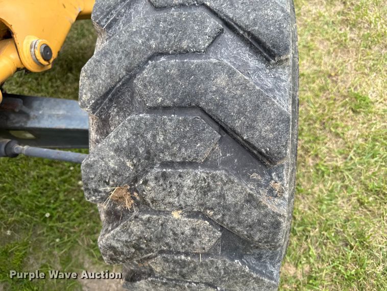 image for item FB5741 1999 New Holland 555E backhoe