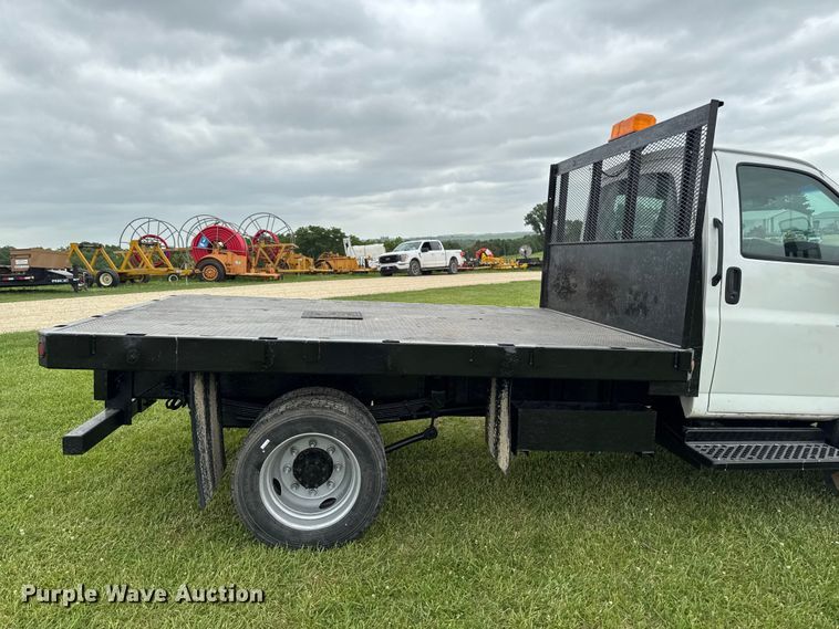image for item FB5742 2006 Chevrolet C5500 flatbed truck
