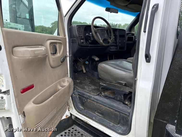 image for item FB5742 2006 Chevrolet C5500 flatbed truck