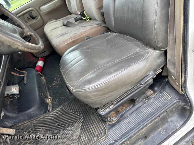 image for item FB5742 2006 Chevrolet C5500 flatbed truck