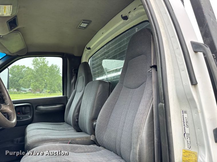 image for item FB5743 2005 Chevrolet C4500 dump truck