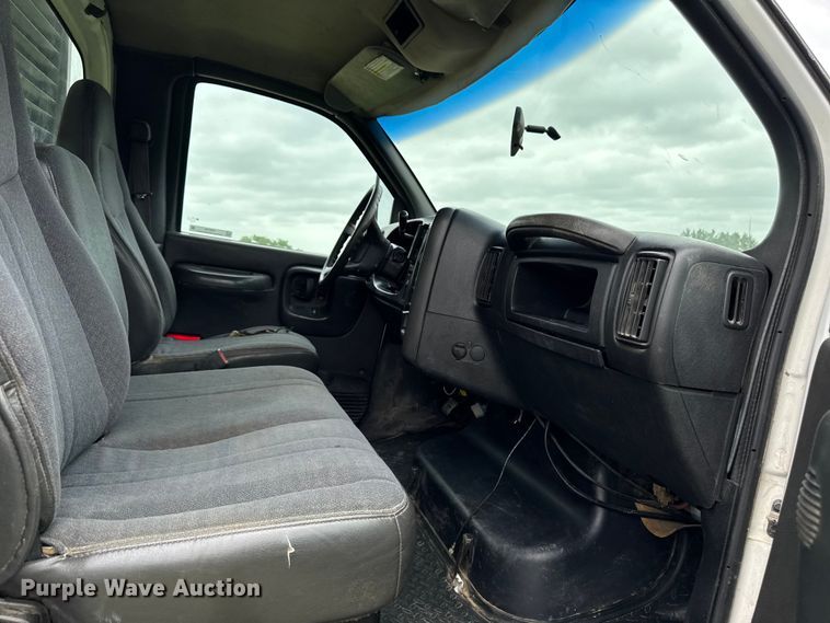 image for item FB5743 2005 Chevrolet C4500 dump truck