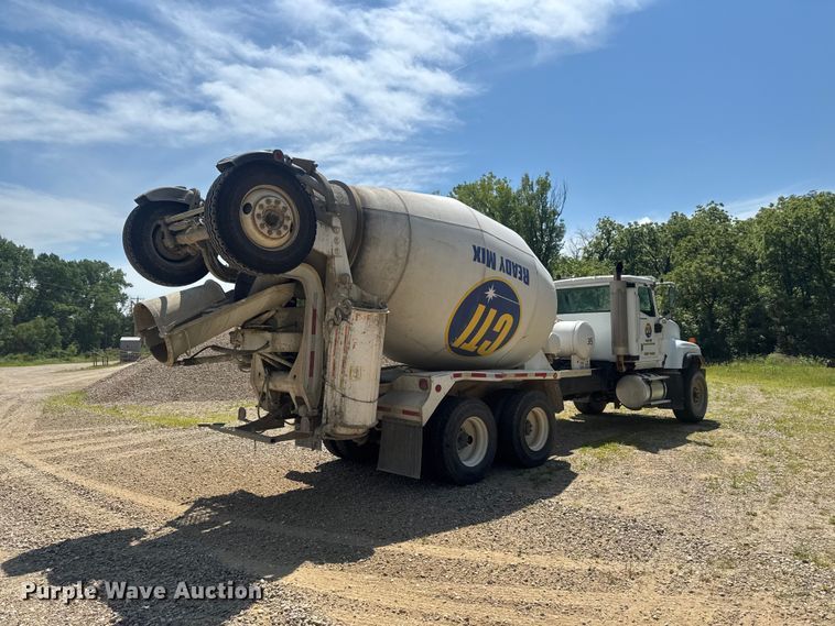 image for item FB5755 2005 International 5500i ready mix truck