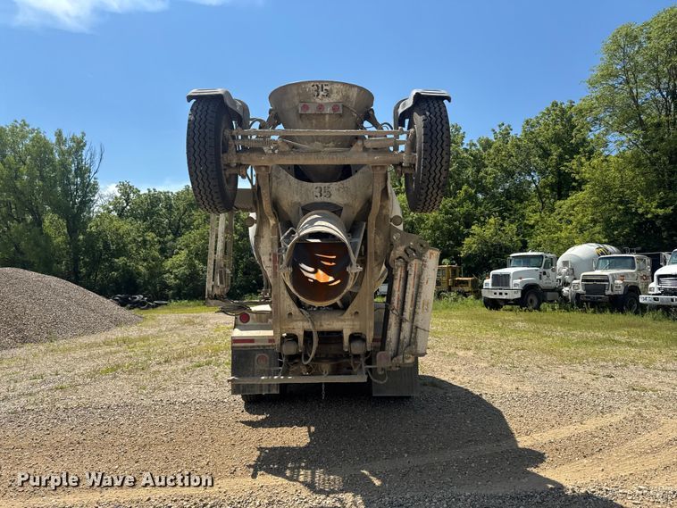 image for item FB5755 2005 International 5500i ready mix truck