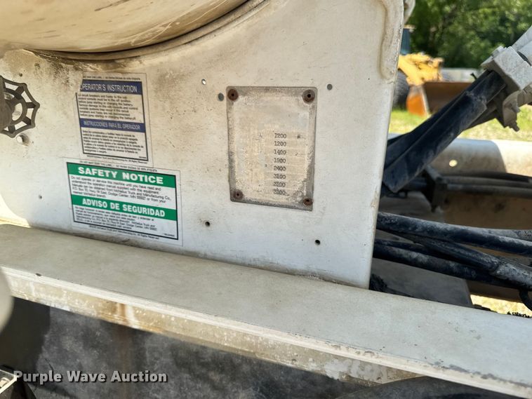image for item FB5755 2005 International 5500i ready mix truck