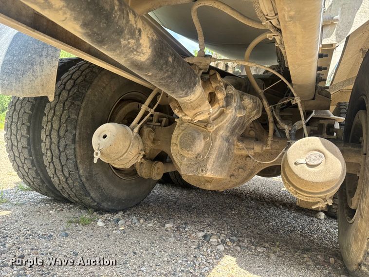 image for item FB5755 2005 International 5500i ready mix truck
