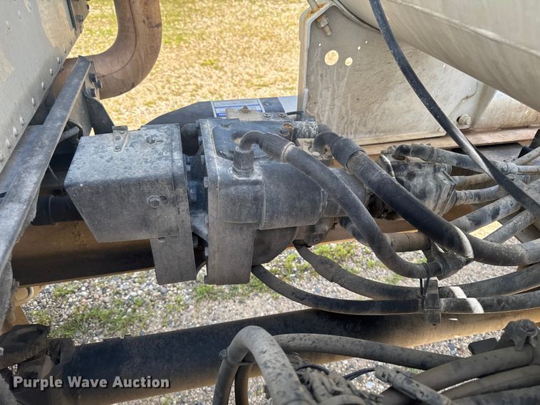 image for item FB5755 2005 International 5500i ready mix truck