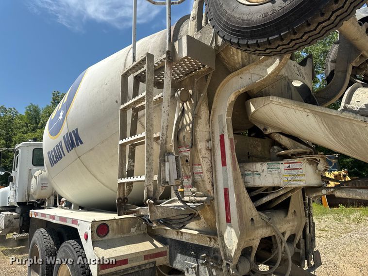 image for item FB5755 2005 International 5500i ready mix truck