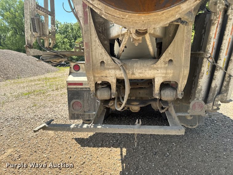 image for item FB5755 2005 International 5500i ready mix truck