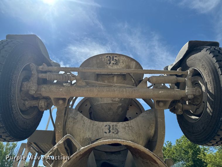 image for item FB5755 2005 International 5500i ready mix truck