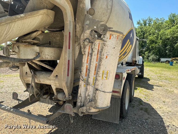image for item FB5755 2005 International 5500i ready mix truck