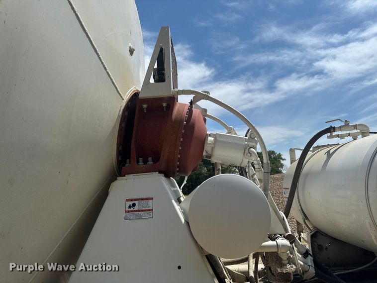 image for item FB5755 2005 International 5500i ready mix truck
