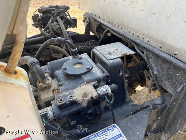image for item FB5755 2005 International 5500i ready mix truck