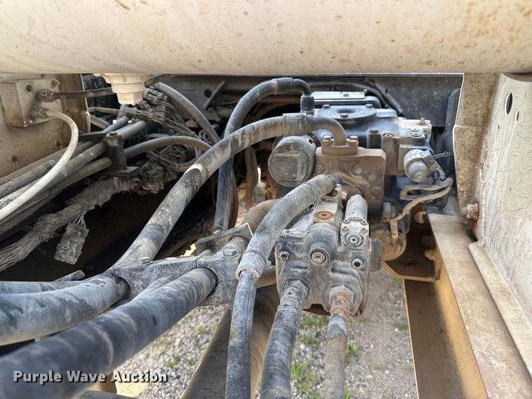 image for item FB5755 2005 International 5500i ready mix truck