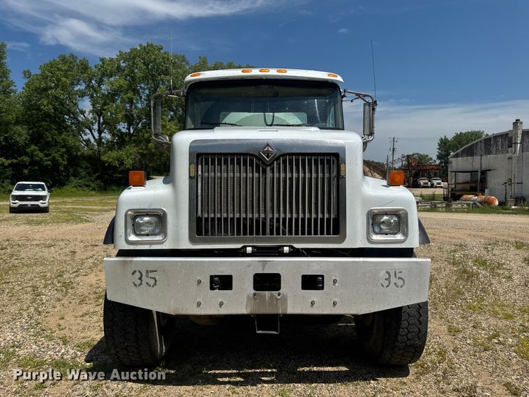 image for item FB5755 2005 International 5500i ready mix truck