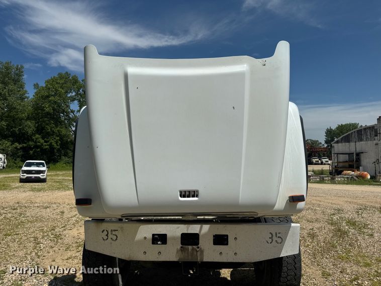 image for item FB5755 2005 International 5500i ready mix truck