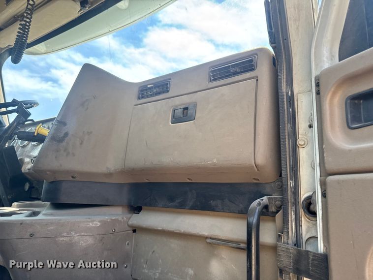 image for item FB5755 2005 International 5500i ready mix truck