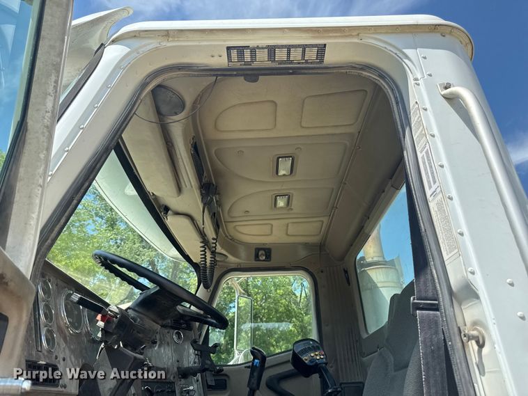 image for item FB5755 2005 International 5500i ready mix truck