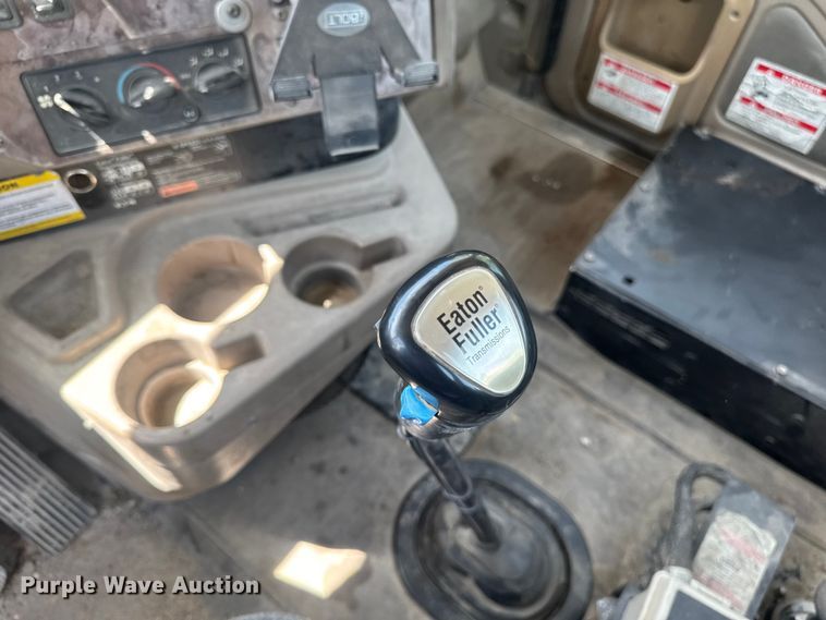 image for item FB5755 2005 International 5500i ready mix truck