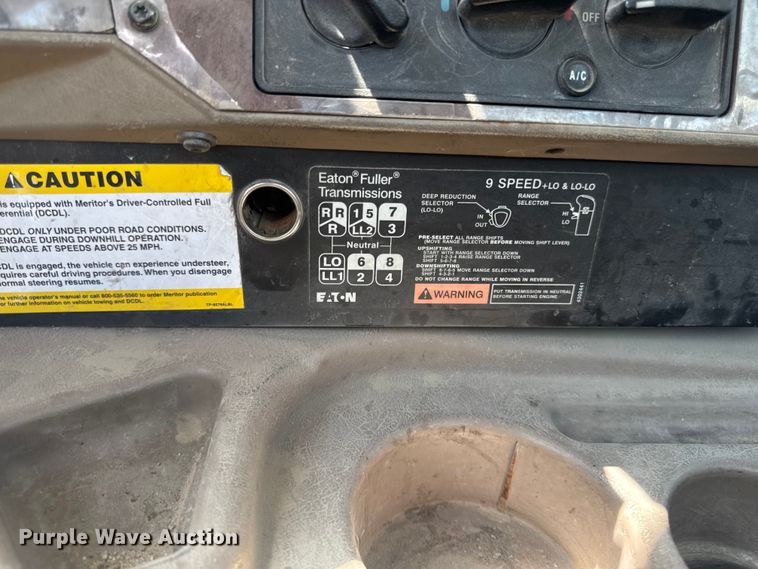 image for item FB5755 2005 International 5500i ready mix truck