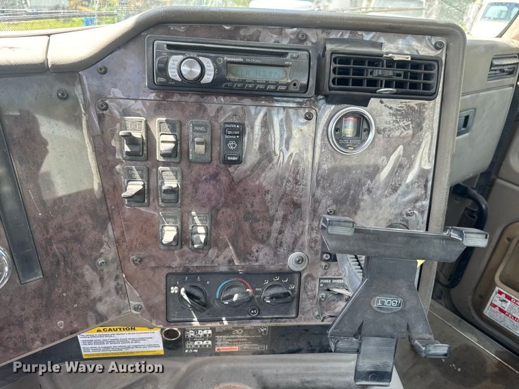 image for item FB5755 2005 International 5500i ready mix truck