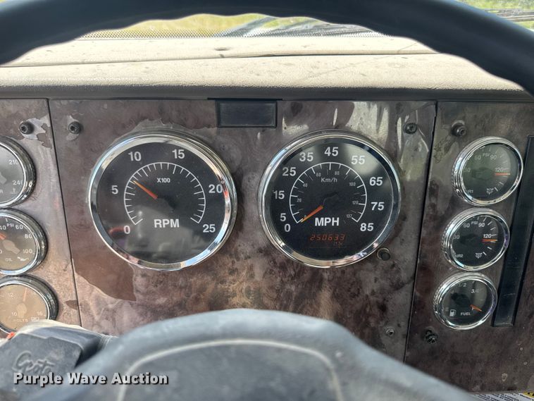 image for item FB5755 2005 International 5500i ready mix truck