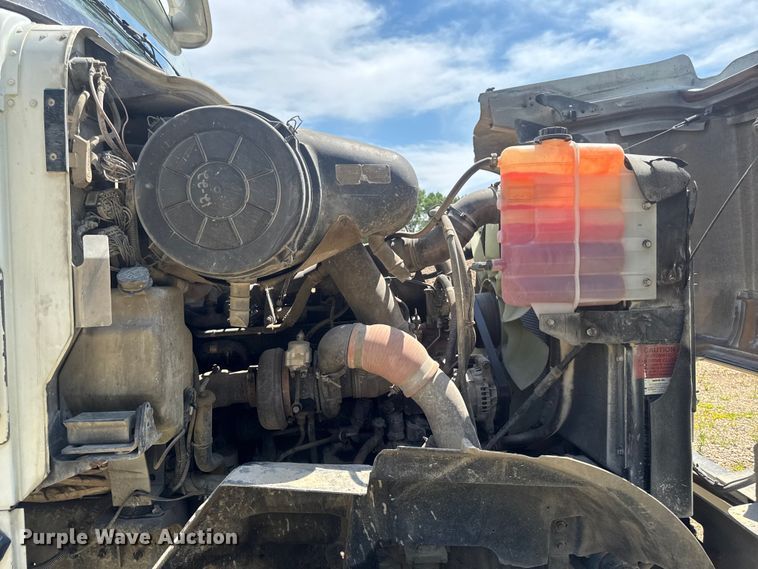 image for item FB5755 2005 International 5500i ready mix truck