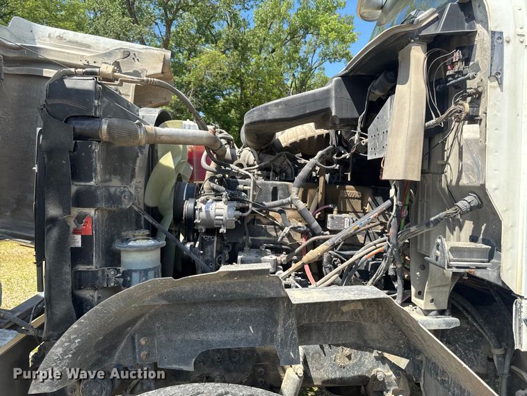 image for item FB5755 2005 International 5500i ready mix truck