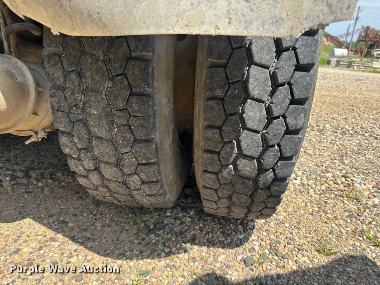 image for item FB5755 2005 International 5500i ready mix truck