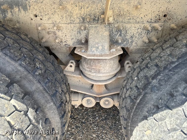 image for item FB5755 2005 International 5500i ready mix truck