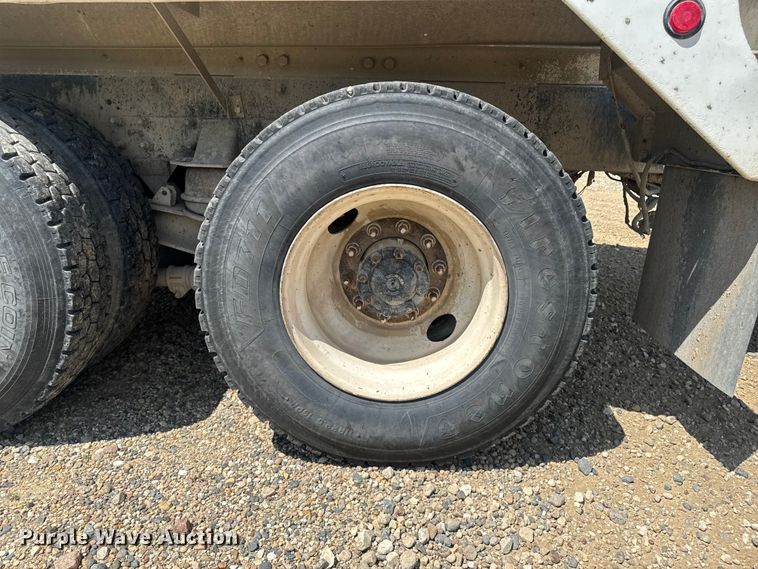 image for item FB5755 2005 International 5500i ready mix truck