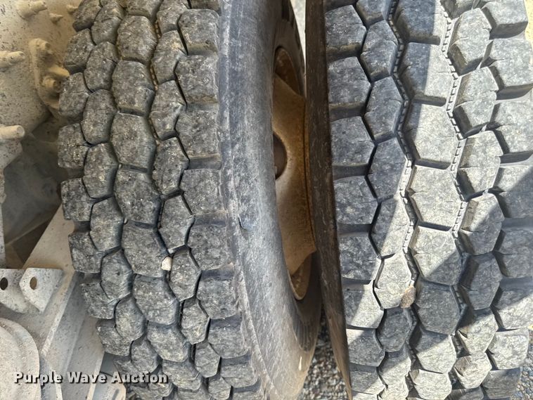 image for item FB5755 2005 International 5500i ready mix truck