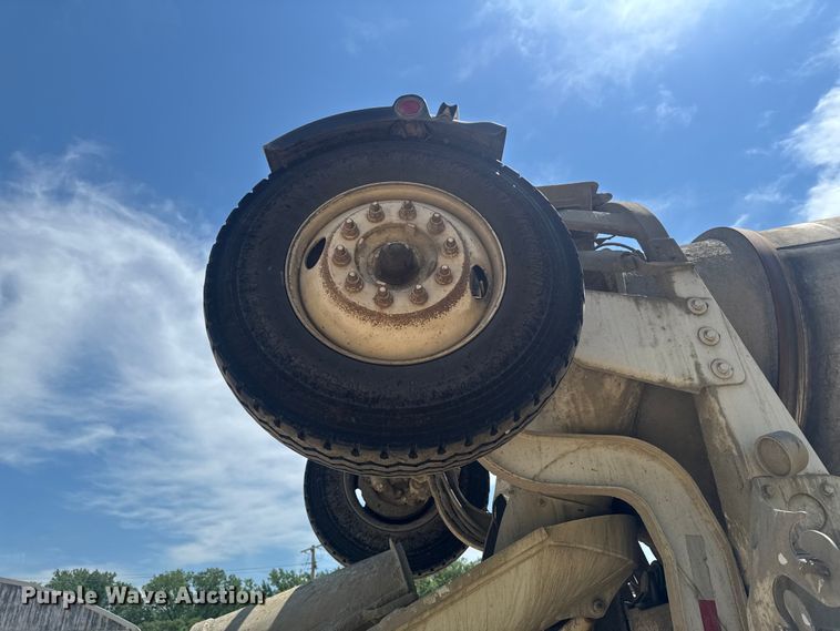 image for item FB5755 2005 International 5500i ready mix truck